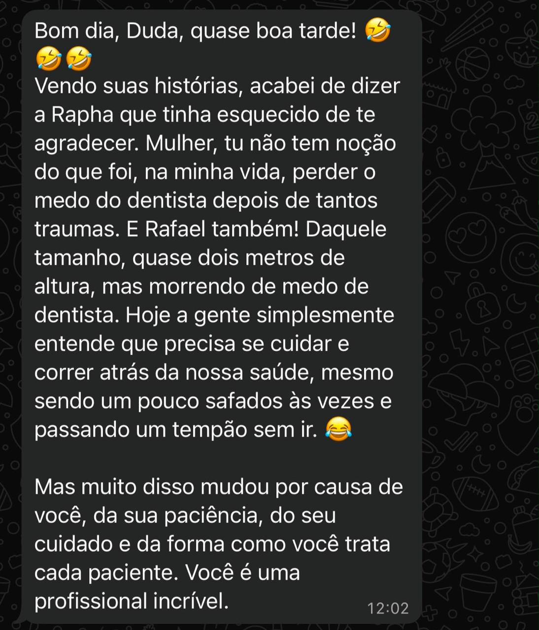 Print de conversa de WhatsApp com paciente, nomes ocultados